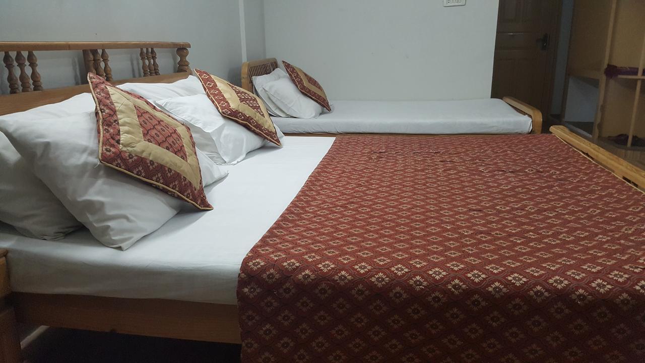 Pine Top Hotels Naran Eksteriør billede