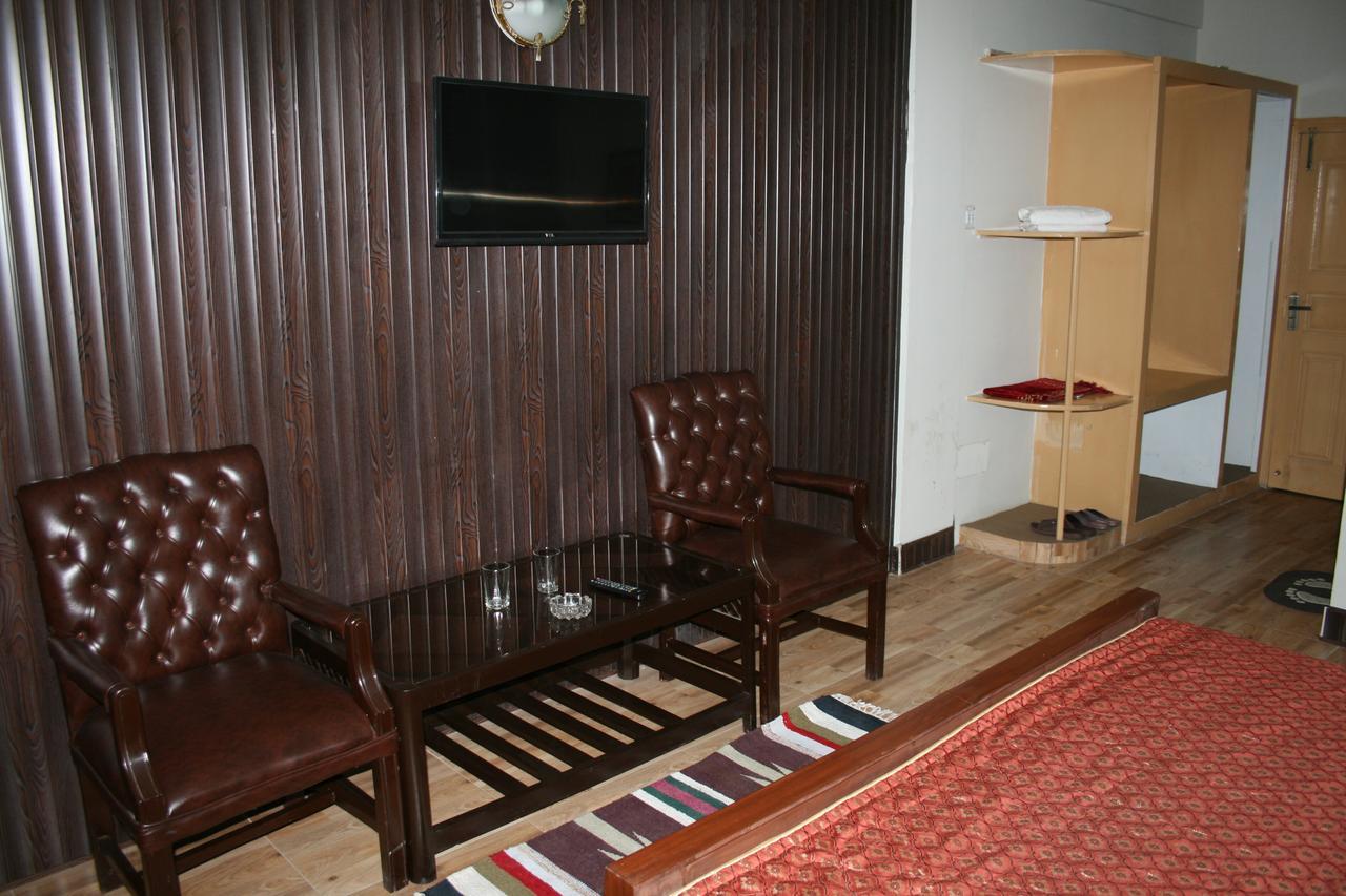 Pine Top Hotels Naran Eksteriør billede