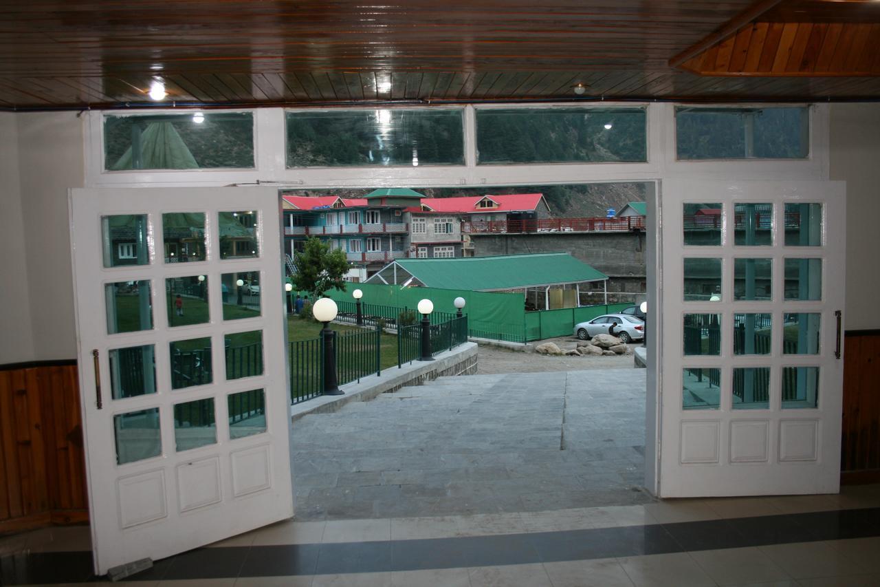 Pine Top Hotels Naran Eksteriør billede