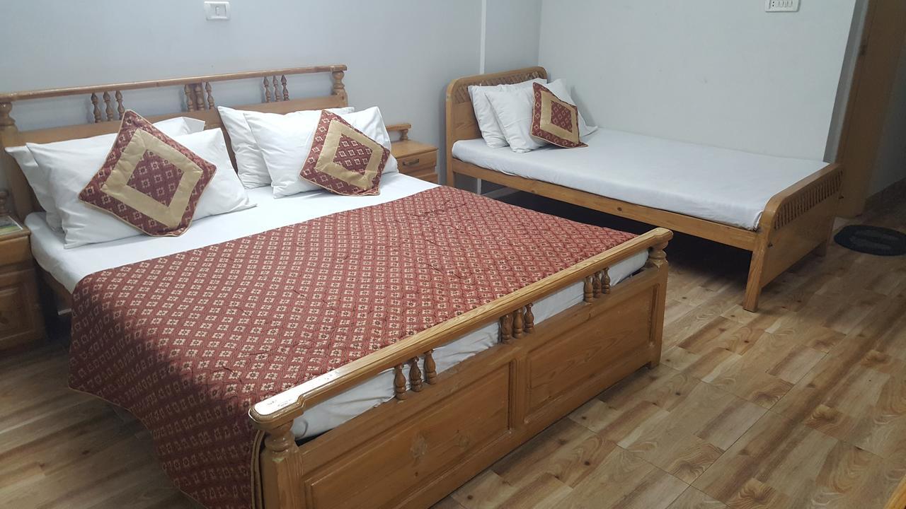 Pine Top Hotels Naran Eksteriør billede