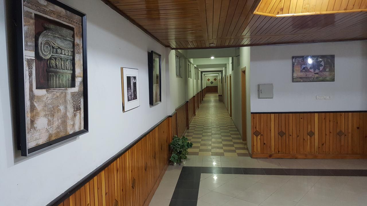 Pine Top Hotels Naran Eksteriør billede