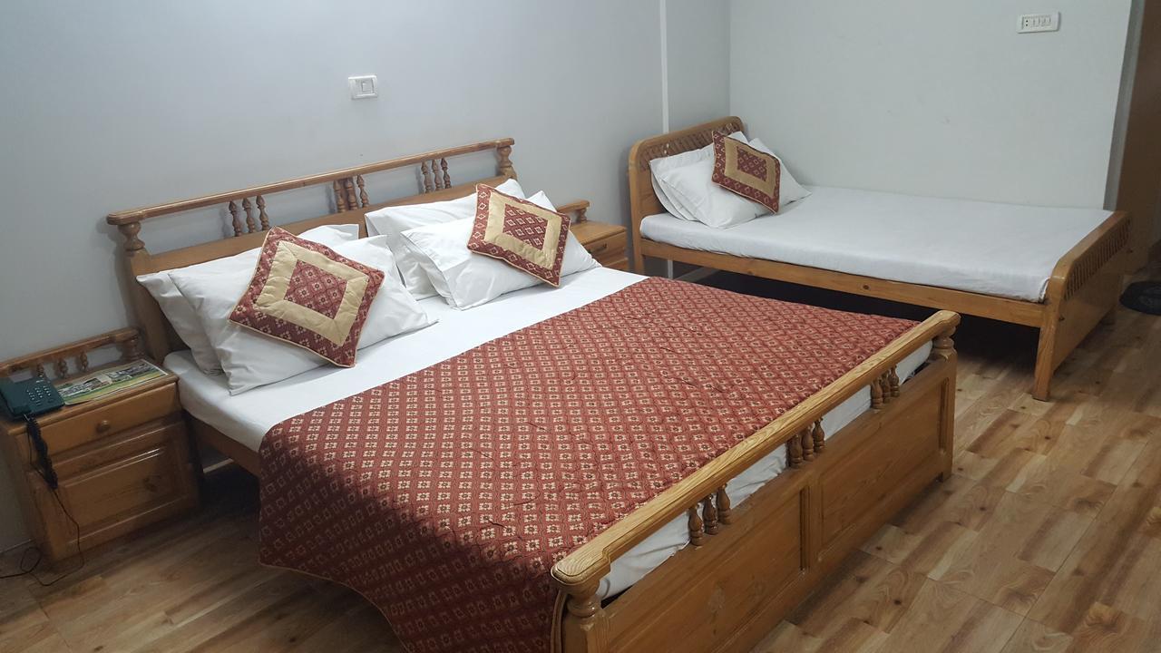 Pine Top Hotels Naran Eksteriør billede