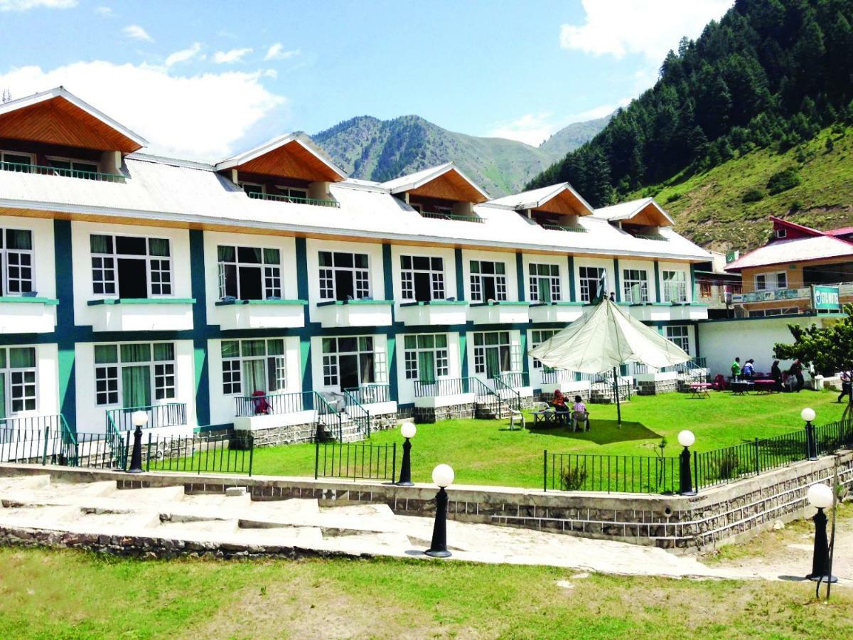 Pine Top Hotels Naran Eksteriør billede