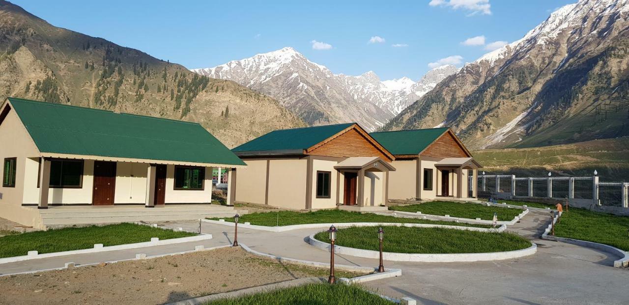 Pine Top Hotels Naran Eksteriør billede