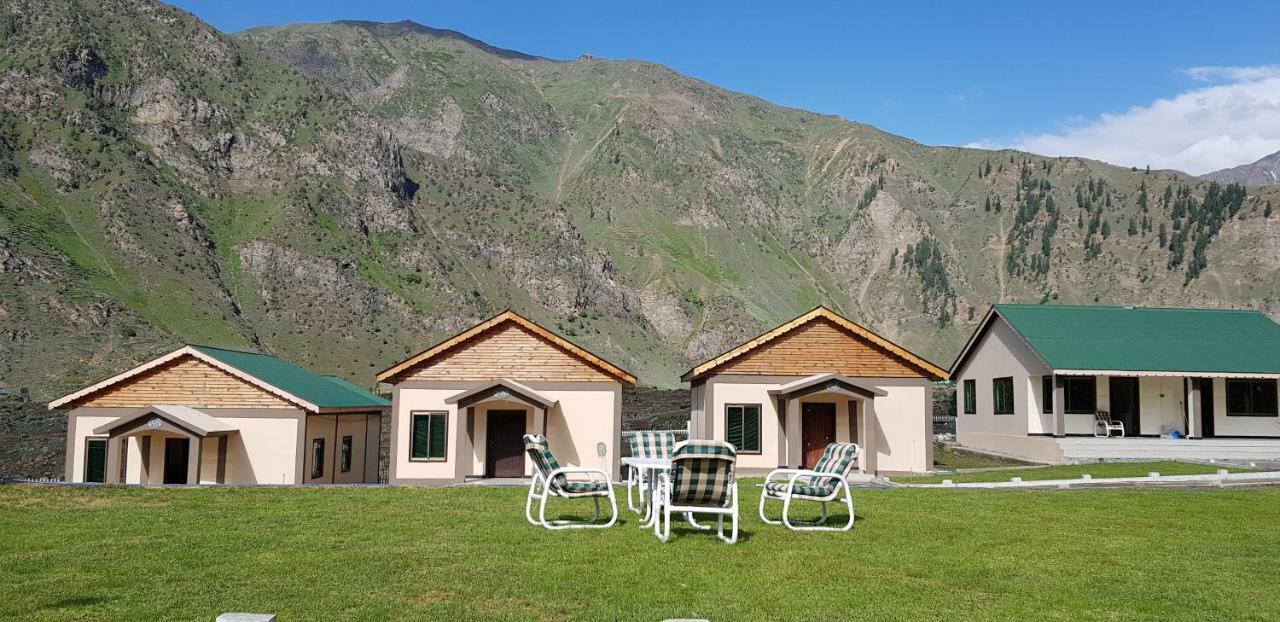 Pine Top Hotels Naran Eksteriør billede