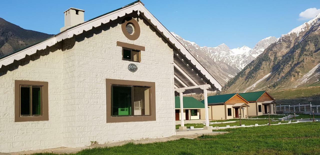 Pine Top Hotels Naran Eksteriør billede