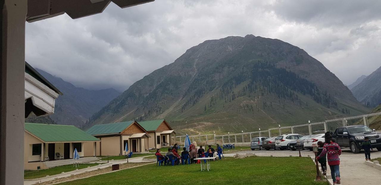 Pine Top Hotels Naran Eksteriør billede